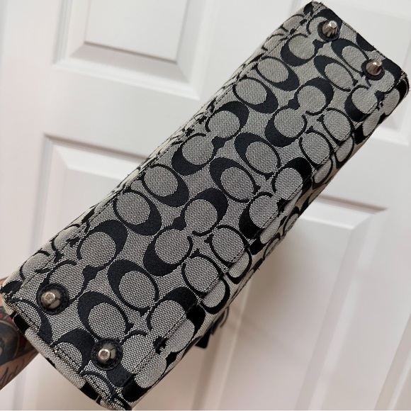 Coach Hamptons Signature Carryall Black Grey Jacquard Shoulder Bag LIKE NEW - Picture 6 of 11